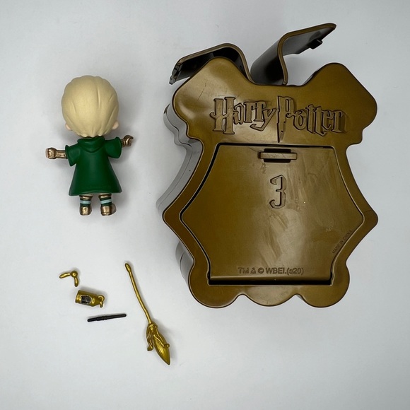Harry Potter Draco Malfoy Quidditch Magical Capsules Series 3 Gold YuMe Toy 2021 - Picture 10 of 11